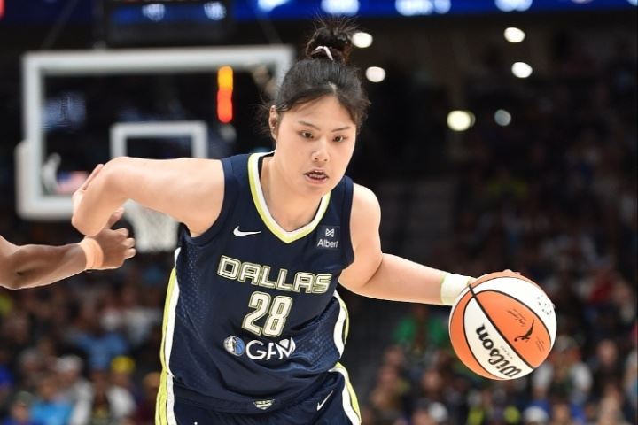 起飞！飞翼第三节曾轰19-0！李月汝前三节9中5砍下15分 正负值+18