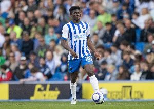 二选一？绿帽哥：巴莱巴家人近日分别拜访了安菲尔德和老特拉福德