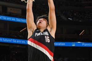 杨瀚森落泪？开拓者自媒体：这体现他对球队的热爱 有他何其有幸