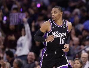 威少：和蒙克搭档替补阵容 我的工作就是让他打得更轻松