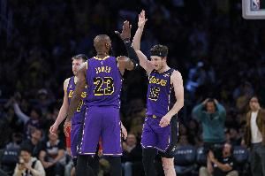 范德彪：里夫斯即使是第三选择也每场全力以赴 联盟没多少人能50+