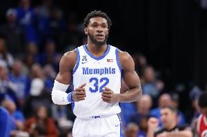 残暴天赋！穆萨·西塞推土机拱到篮下 旱地拔葱单臂颜扣萨尔