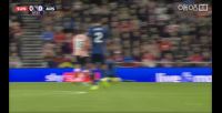 🤔苏维门迪拼抢时碰到足球，但被吹犯规+黄牌，随后桑德兰进球